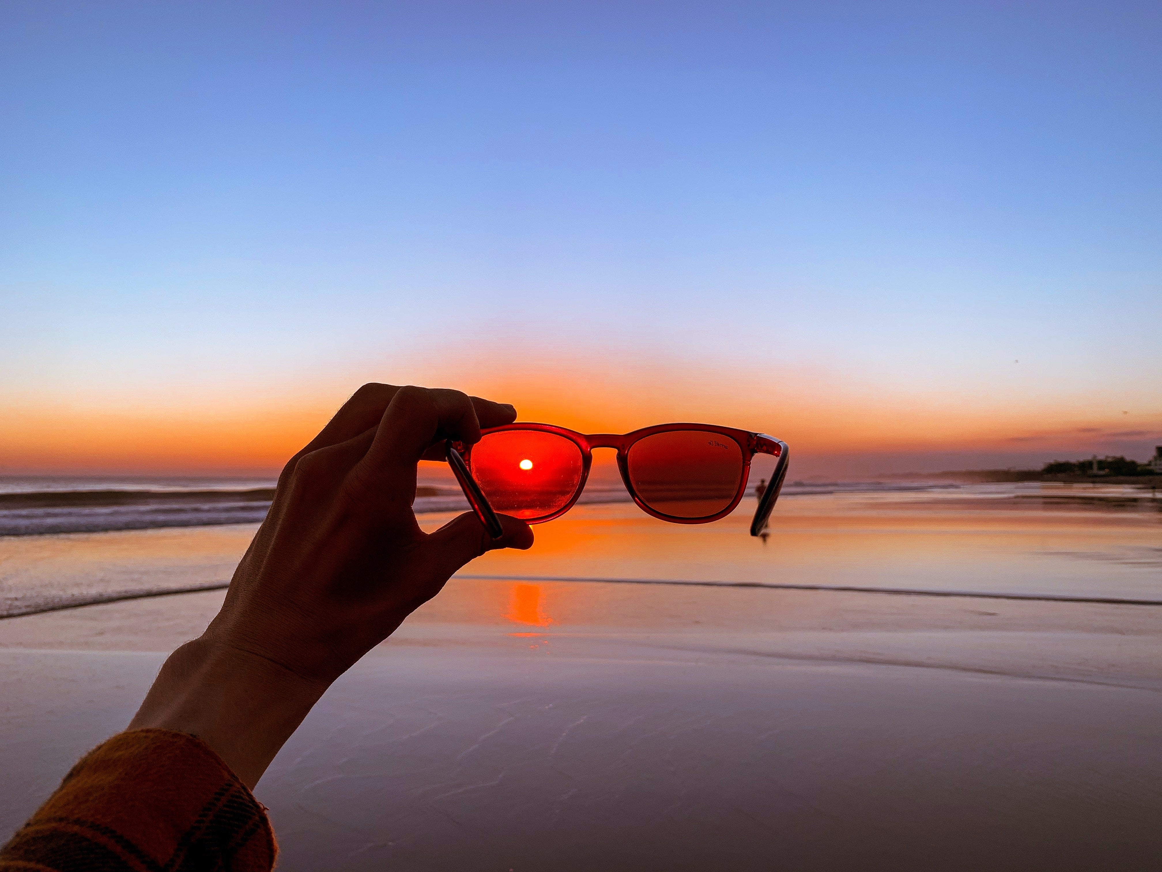 How to Clean Sunglasses: A Guide to Sunglasses Care