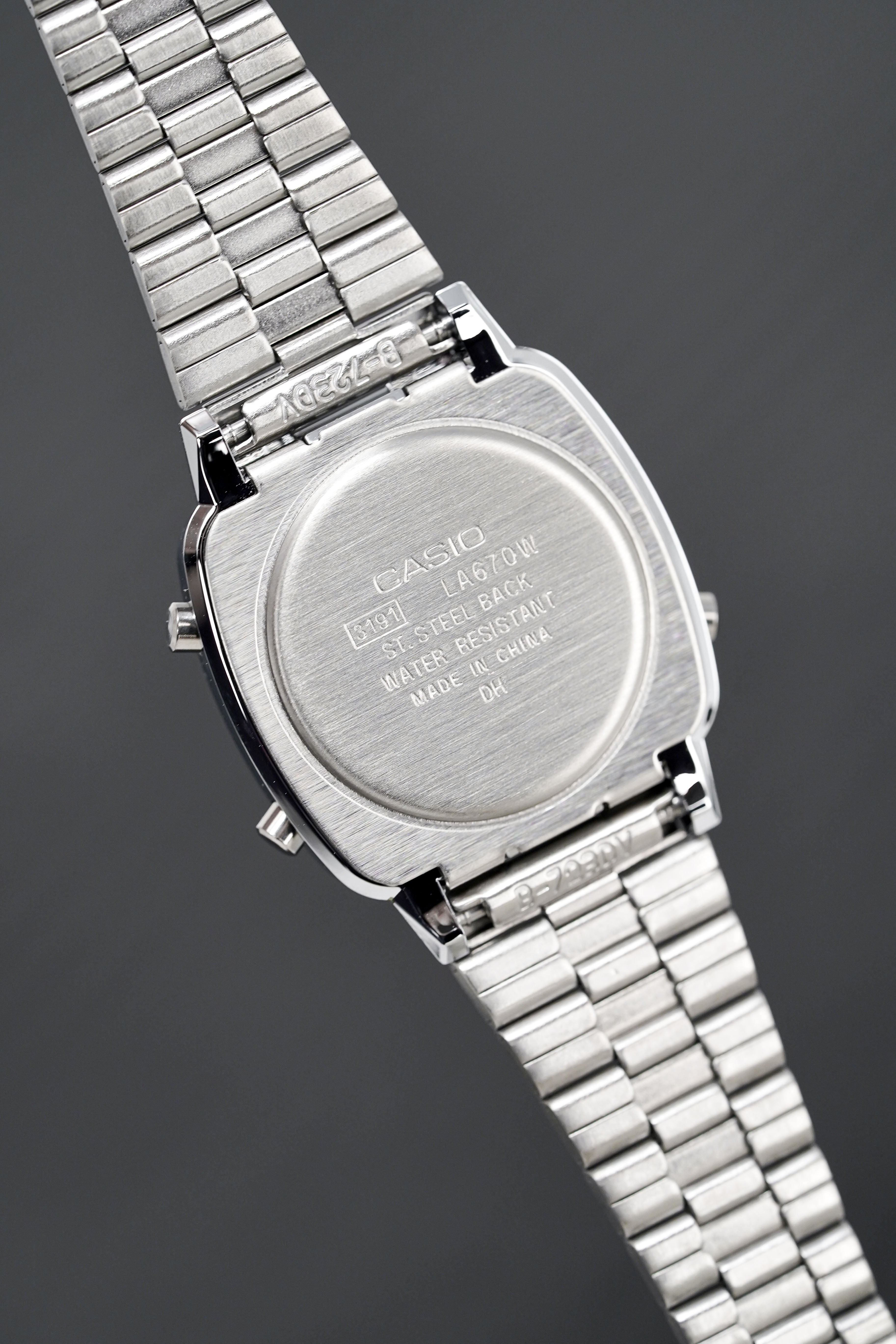 Casio Ladies Watch Digital Vintage Classic Flat Link Silver LA670WA-7DF-GR8 Sunglasses