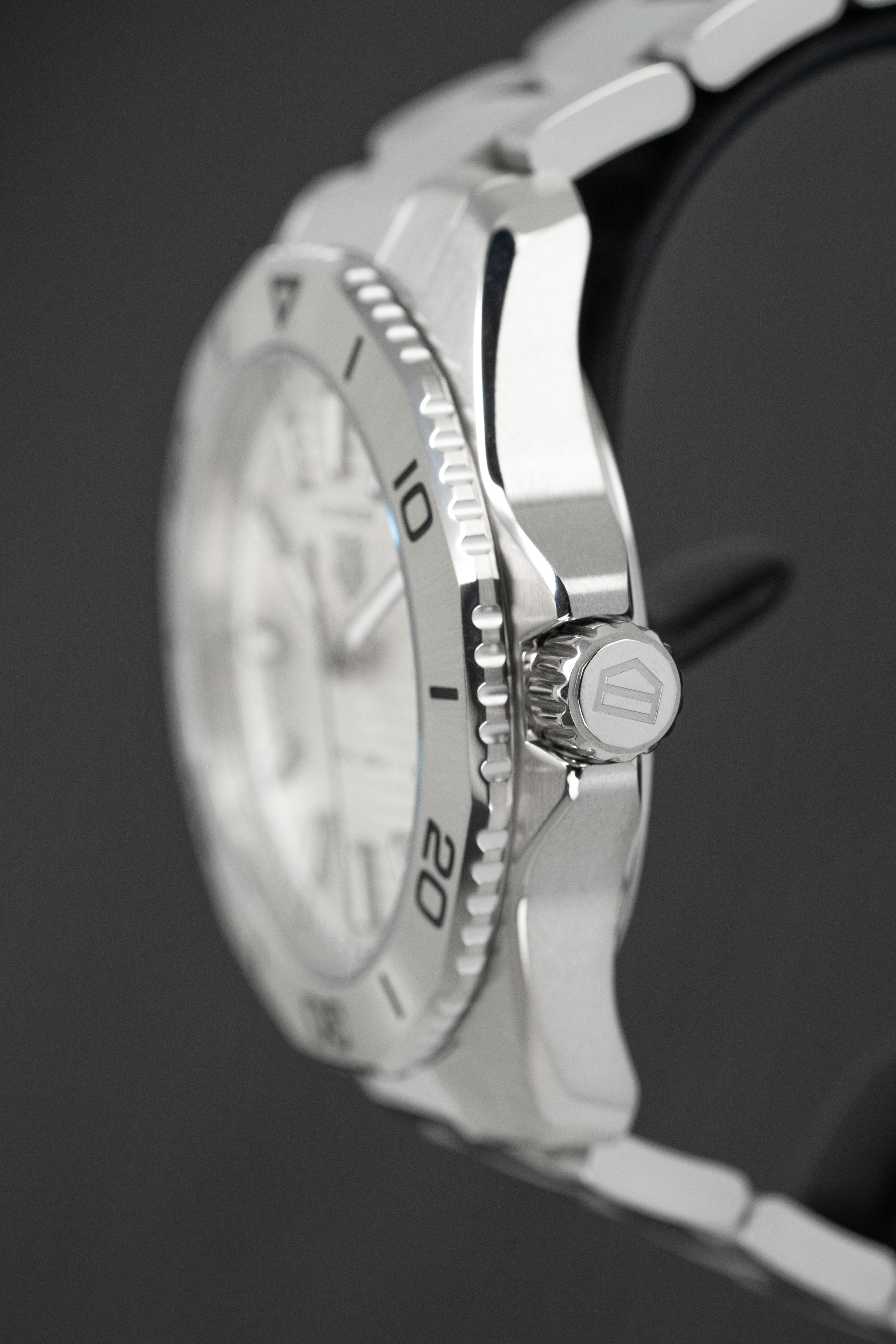 Tag Heuer Watch Aquaracer Professional 200 White WBP1111.BA0627-GR8 Sunglasses