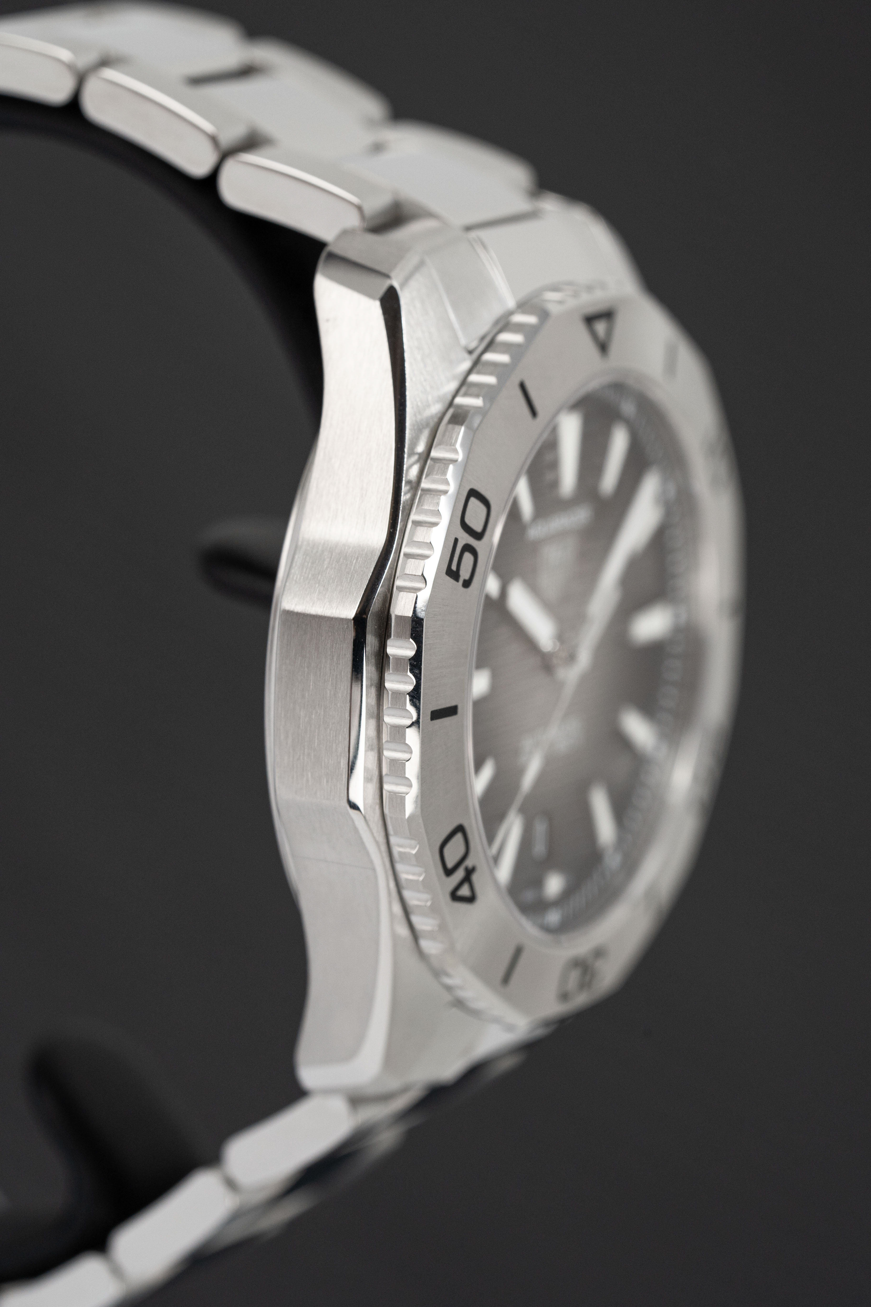 Tag Heuer Watch Automatic Aquaracer Professional 200 Black WBP2110.BA0627-GR8 Sunglasses