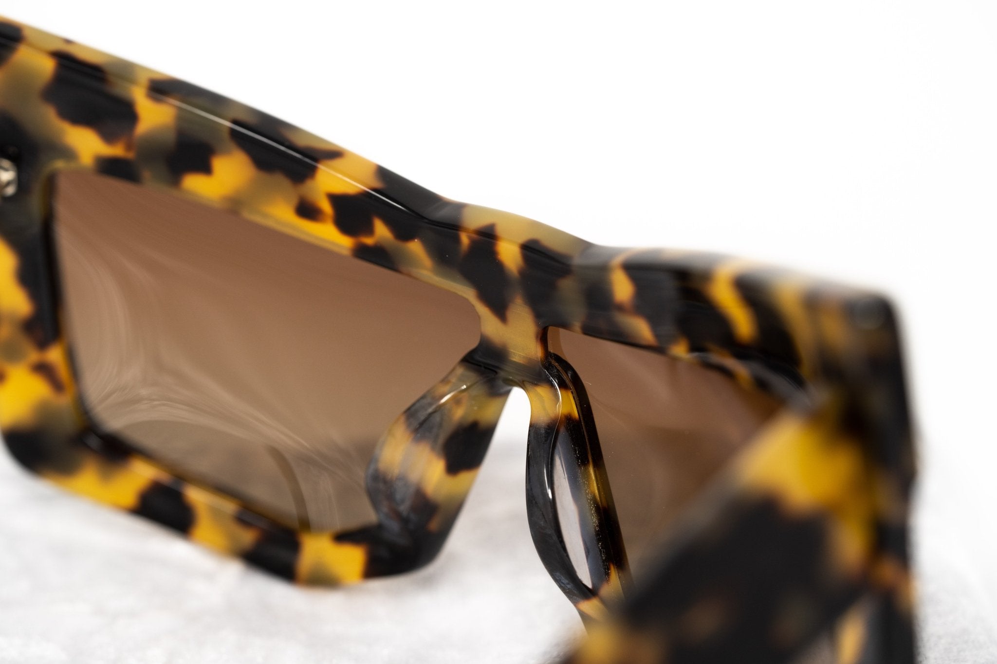 Kokon To Zai Ladies Sunglasses Mask Tortoise Shell and Brown KTZ7C2SUN-GR8 Sunglasses