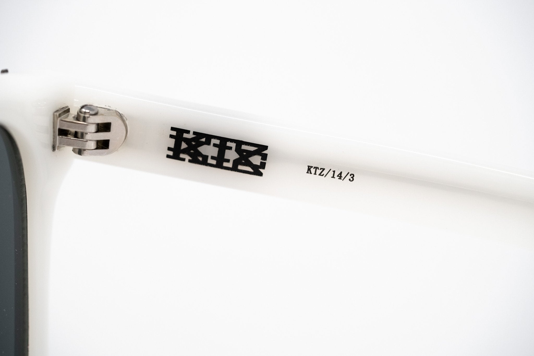 Kokon To Zai Sunglasses D-Frame White and Silver-GR8 Sunglasses