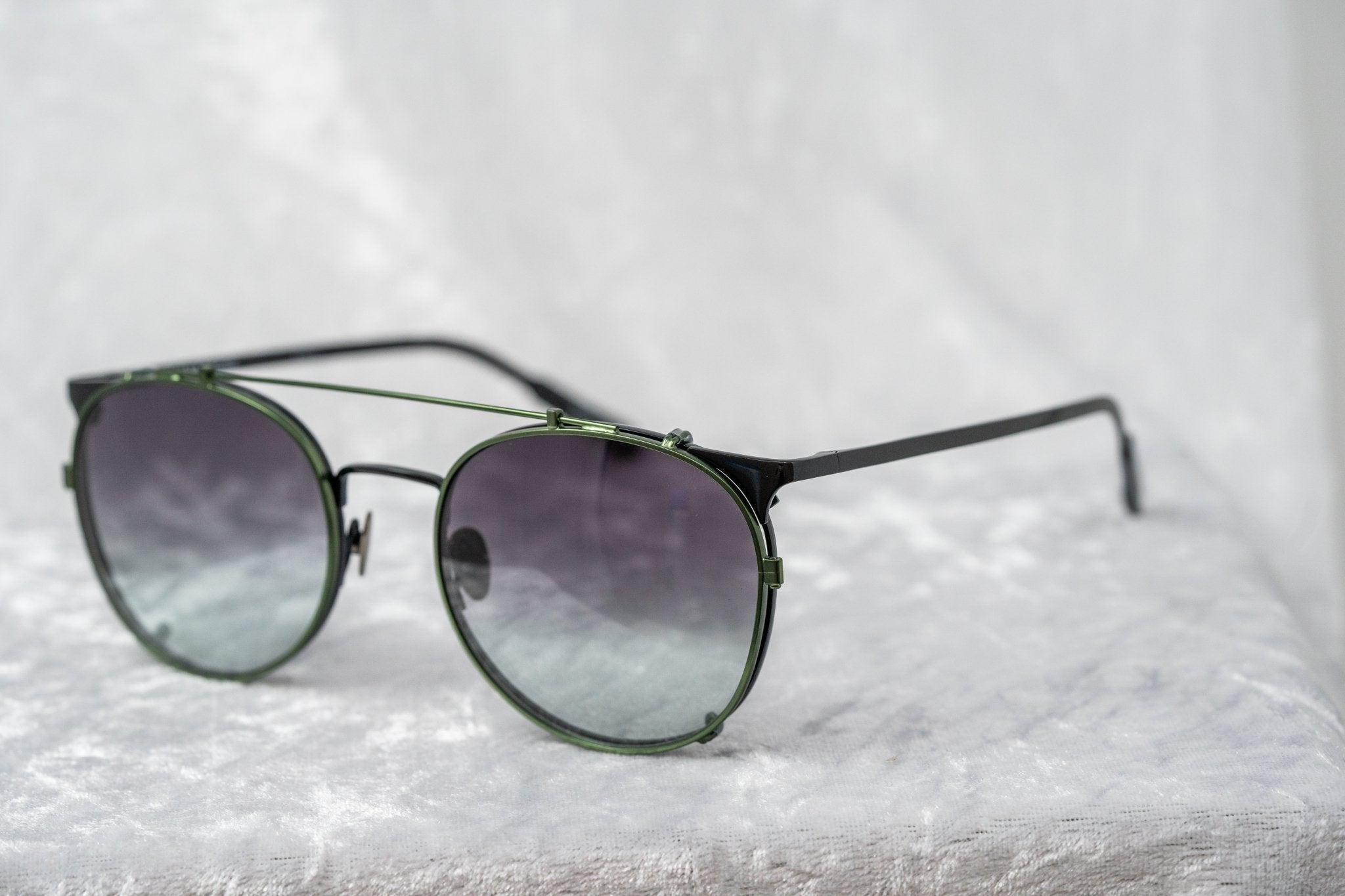 Kris Van Assche Sunglasses Round Shiny Black and Green KVA69C4SUN-GR8 Sunglasses