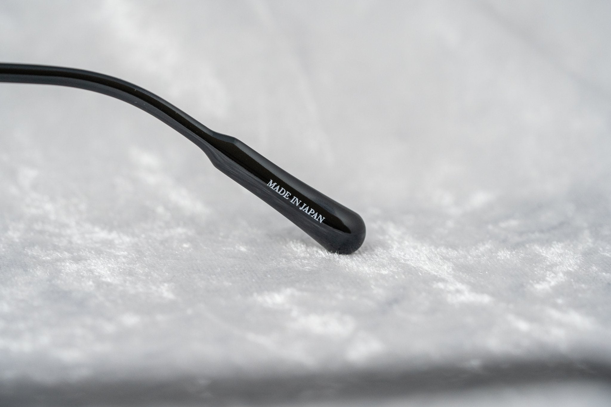 Kris Van Assche Sunglasses Round Shiny Black and Green KVA69C4SUN-GR8 Sunglasses