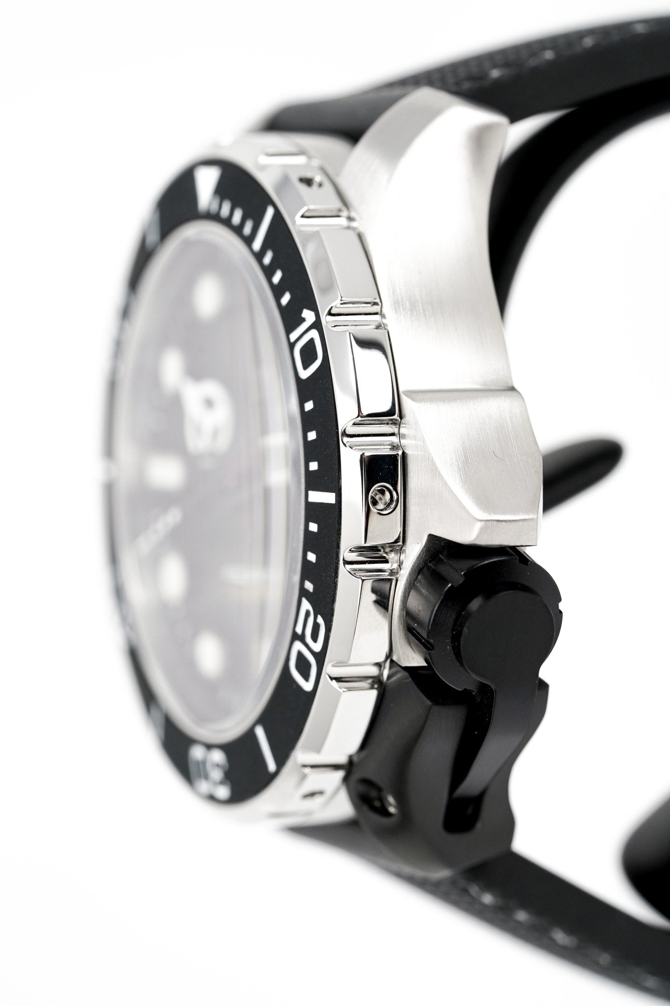 M2Z Men's Watch Diver 200 Black 200-002-GR8 Sunglasses