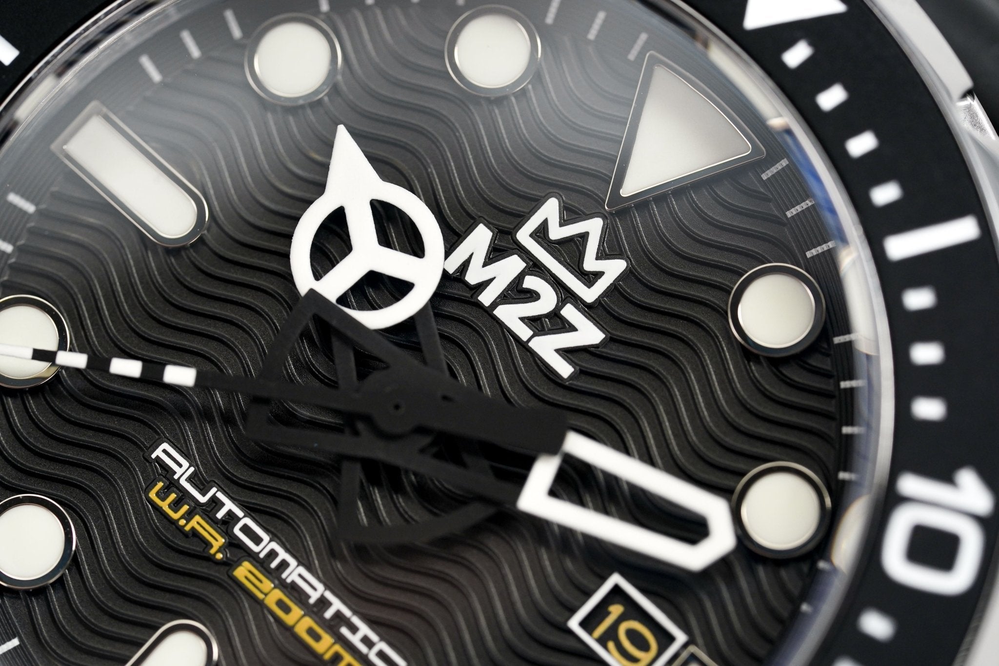 M2Z Men's Watch Diver 200 Black 200-002-GR8 Sunglasses