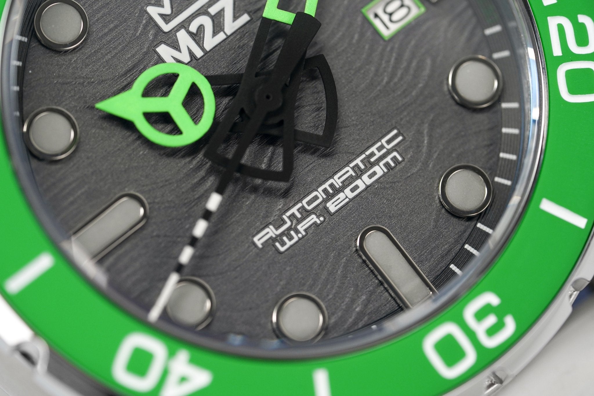 M2Z Men's Watch Diver 200 Green 200-001-GR8 Sunglasses