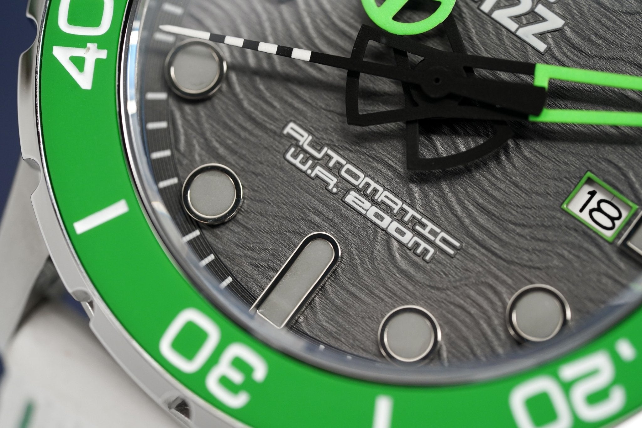 M2Z Men's Watch Diver 200 Green 200-001-GR8 Sunglasses