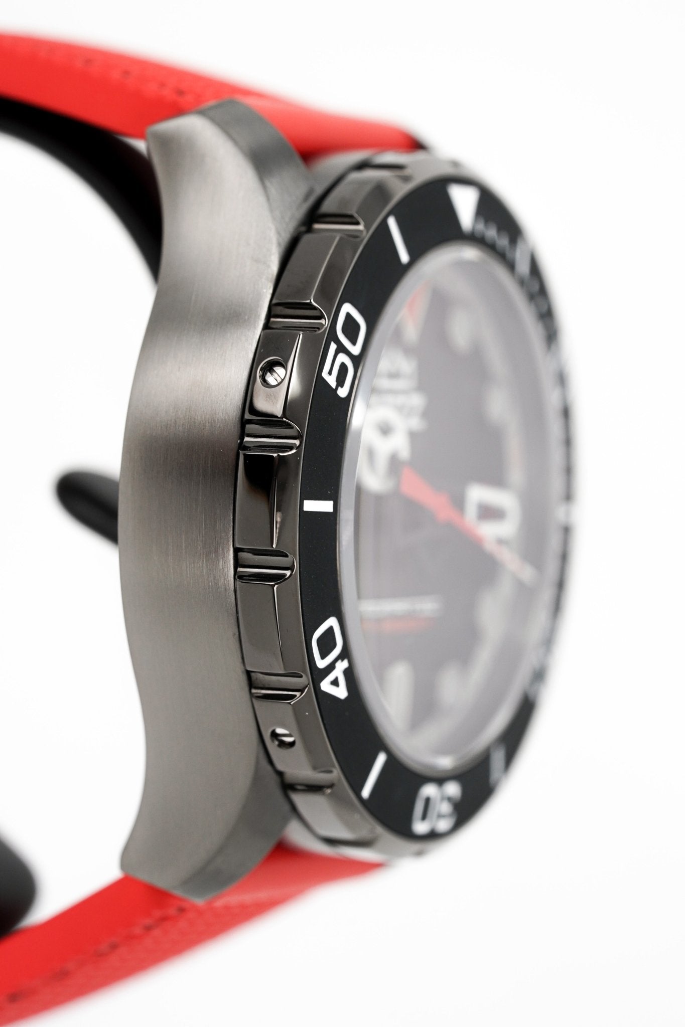 M2Z Men's Watch Diver 200 Red IP Gun 200-005-GR8 Sunglasses