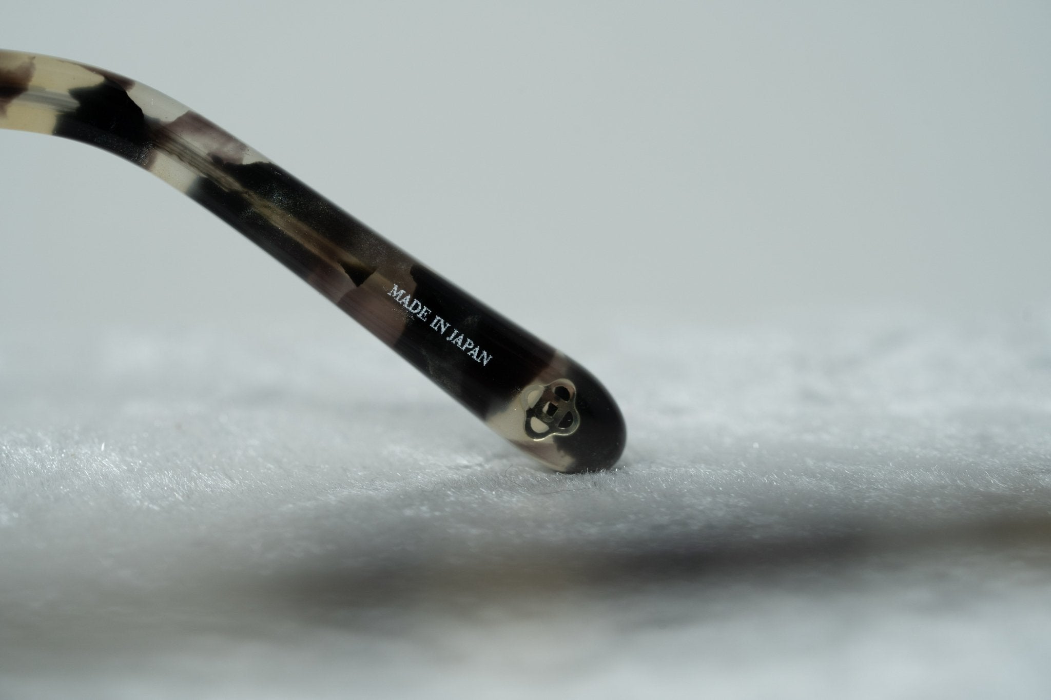 Oscar De La Renta Sunglasses Oval Black White and Grey-GR8 Sunglasses