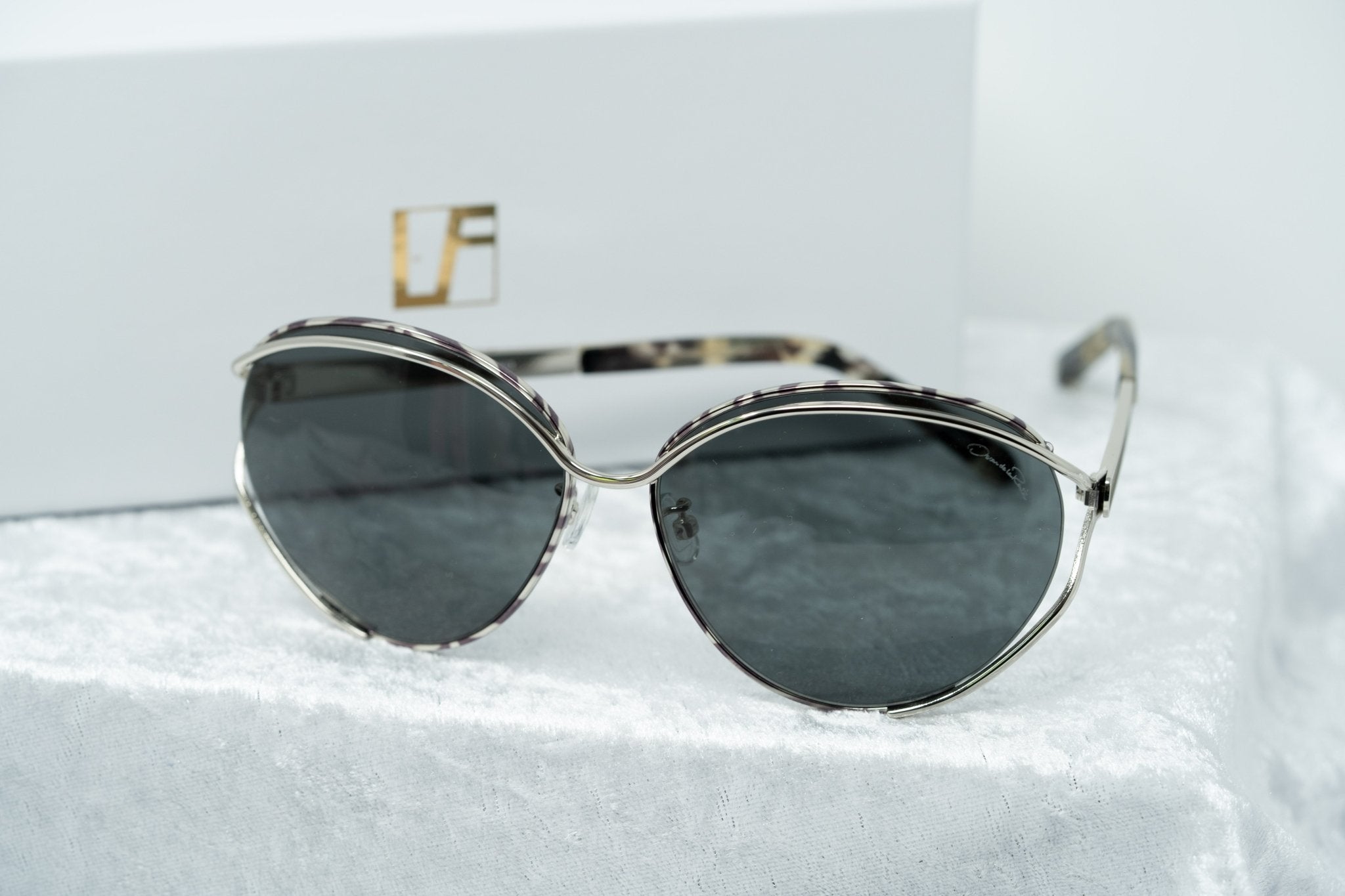 Oscar De La Renta Sunglasses Oval Black White and Grey-GR8 Sunglasses