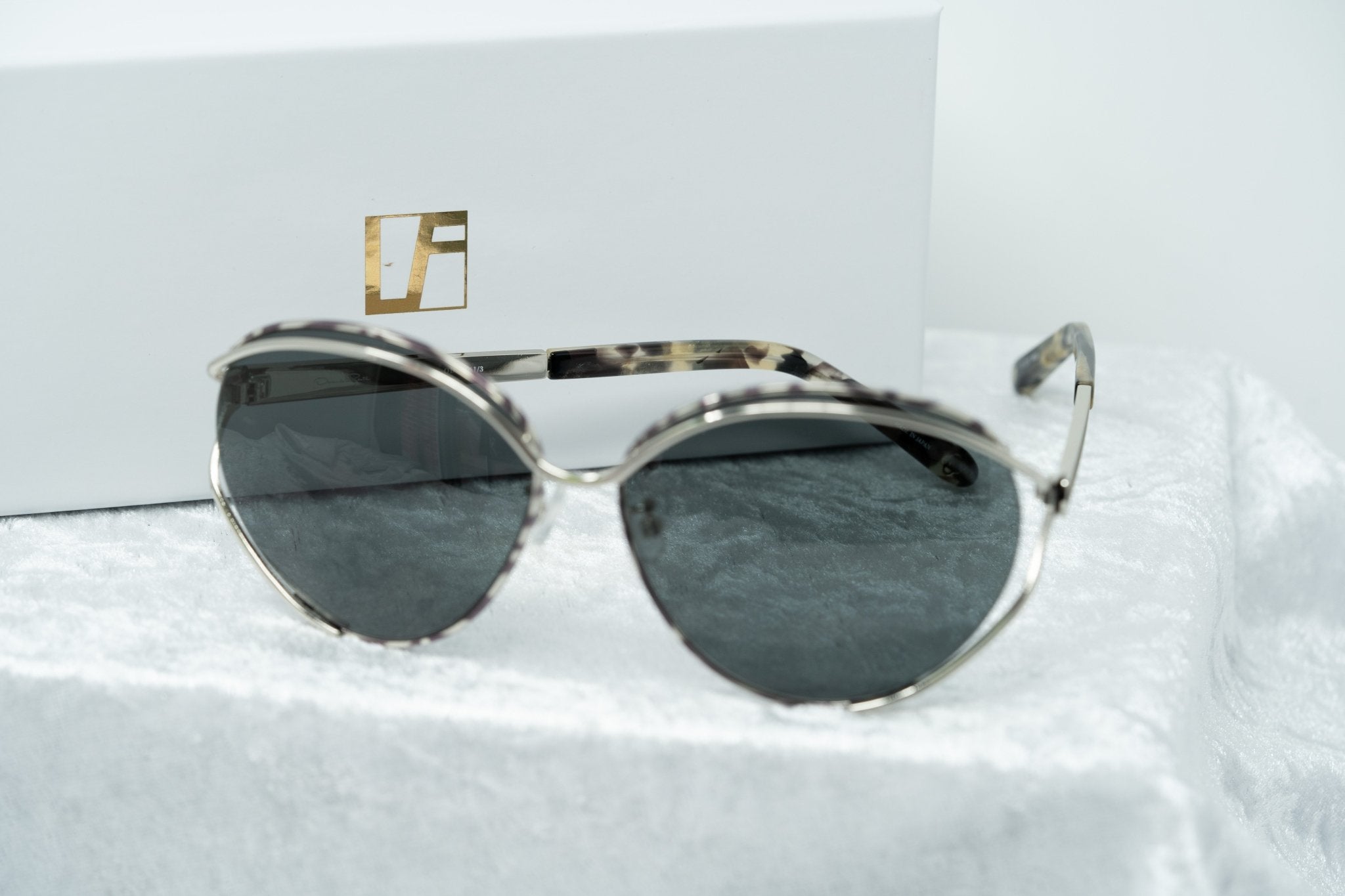 Oscar De La Renta Sunglasses Oval Black White and Grey-GR8 Sunglasses