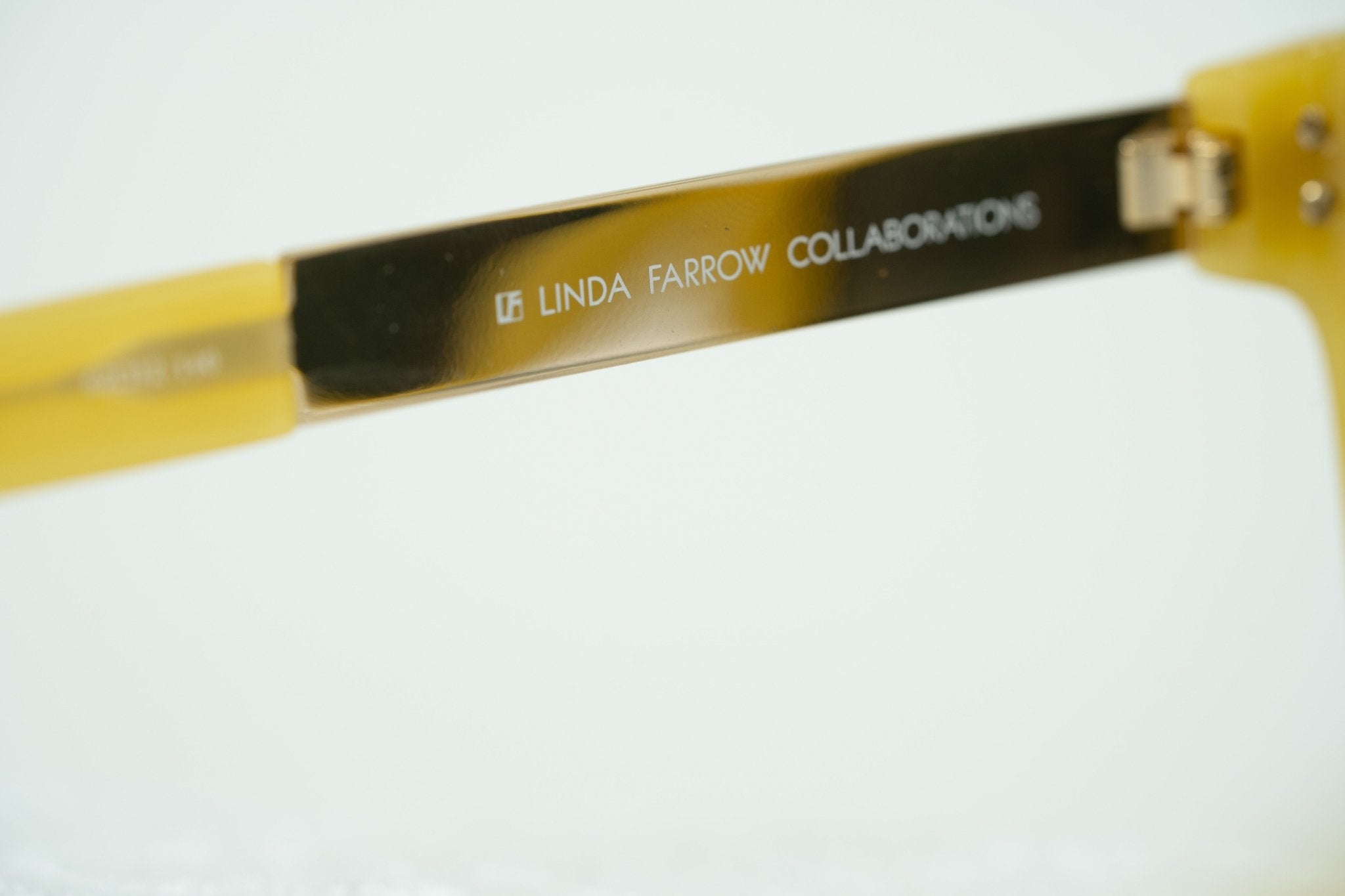 Oscar De La Renta Sunglasses Oversized Gold-GR8 Sunglasses