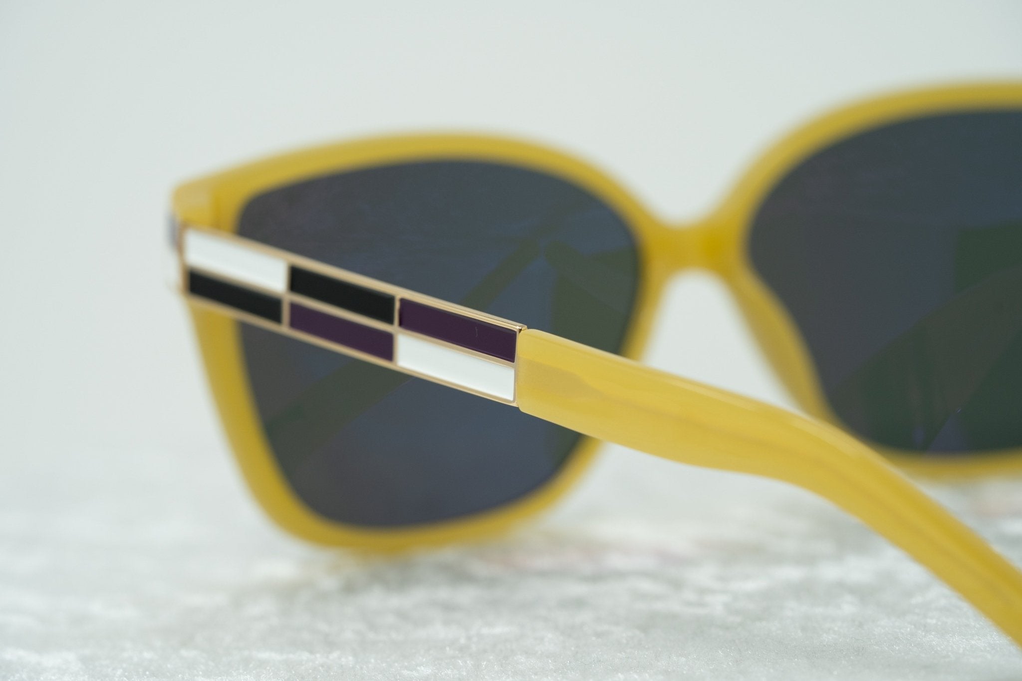 Oscar De La Renta Sunglasses Oversized Gold-GR8 Sunglasses