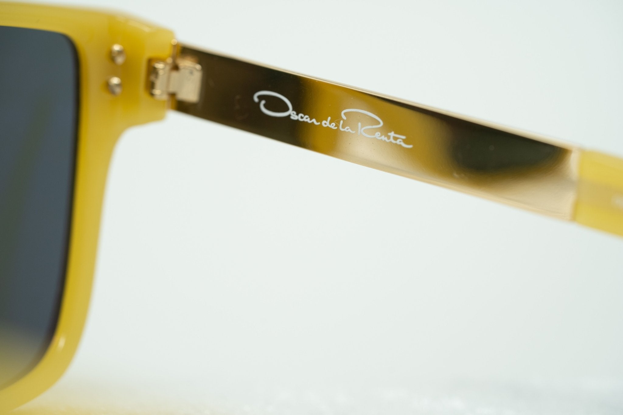 Oscar De La Renta Sunglasses Oversized Gold-GR8 Sunglasses
