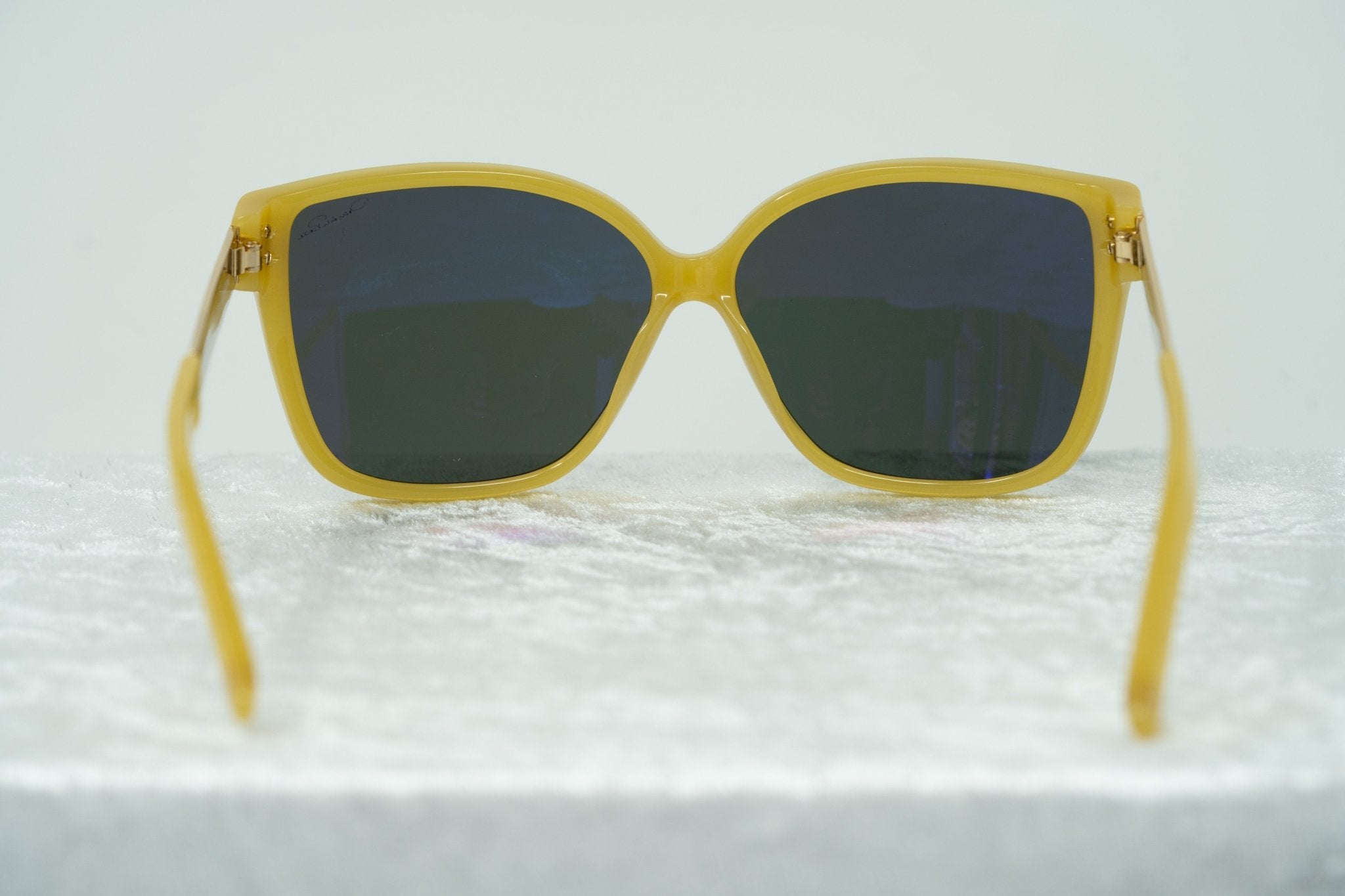 Oscar De La Renta Sunglasses Oversized Gold-GR8 Sunglasses