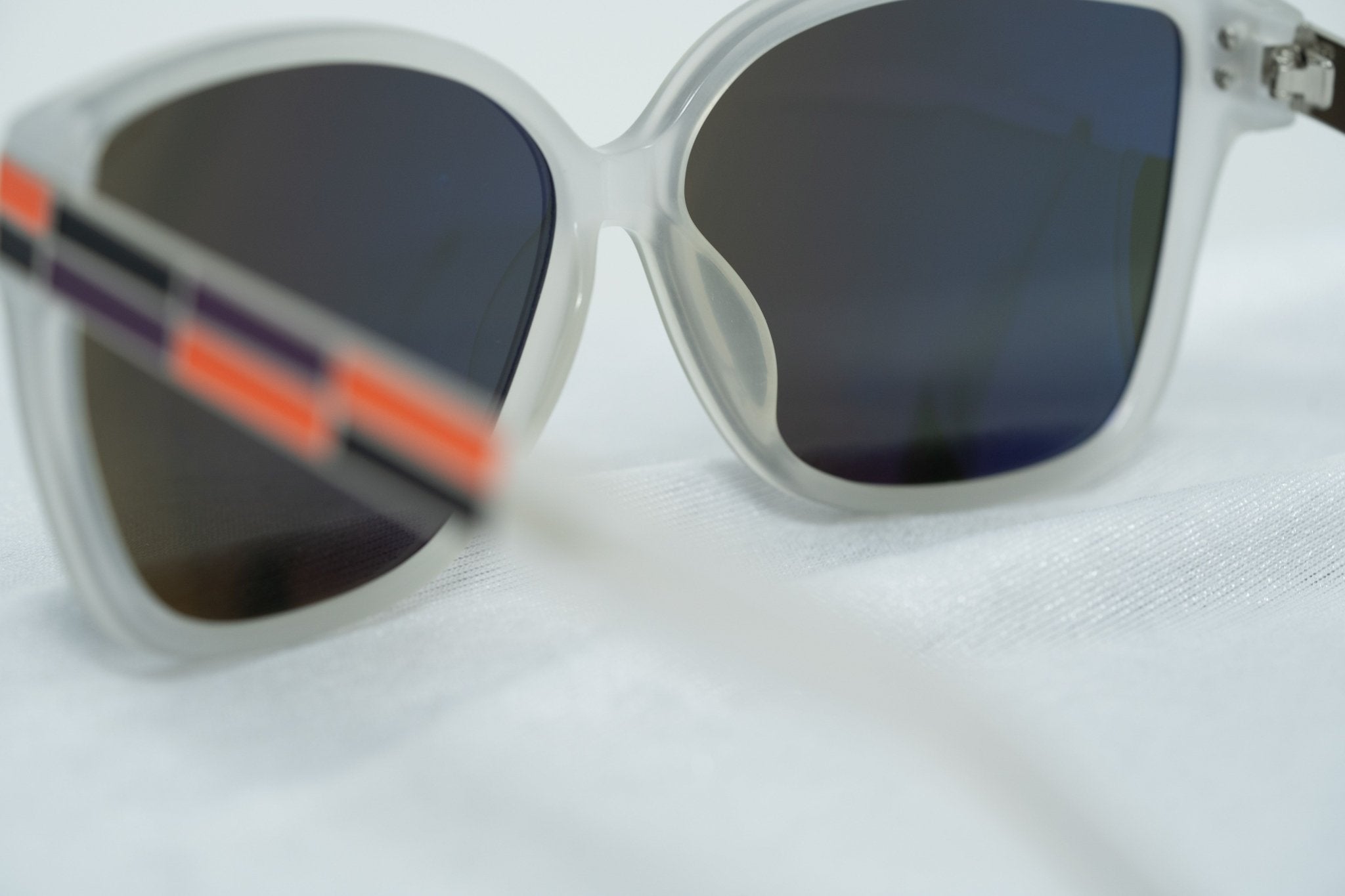 Oscar De La Renta Sunglasses Oversized Clear and Green-GR8 Sunglasses