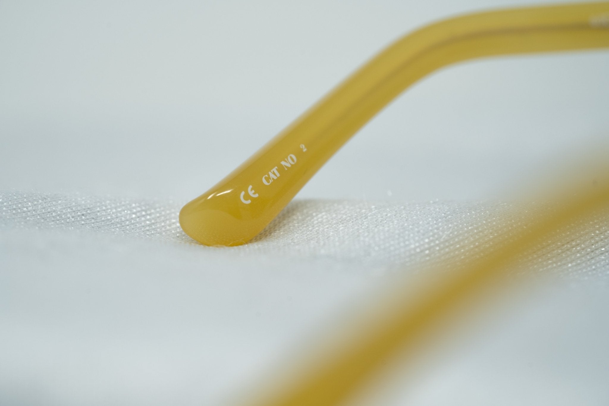 Oscar De La Renta Sunglasses Oversized Beige and Grey-GR8 Sunglasses