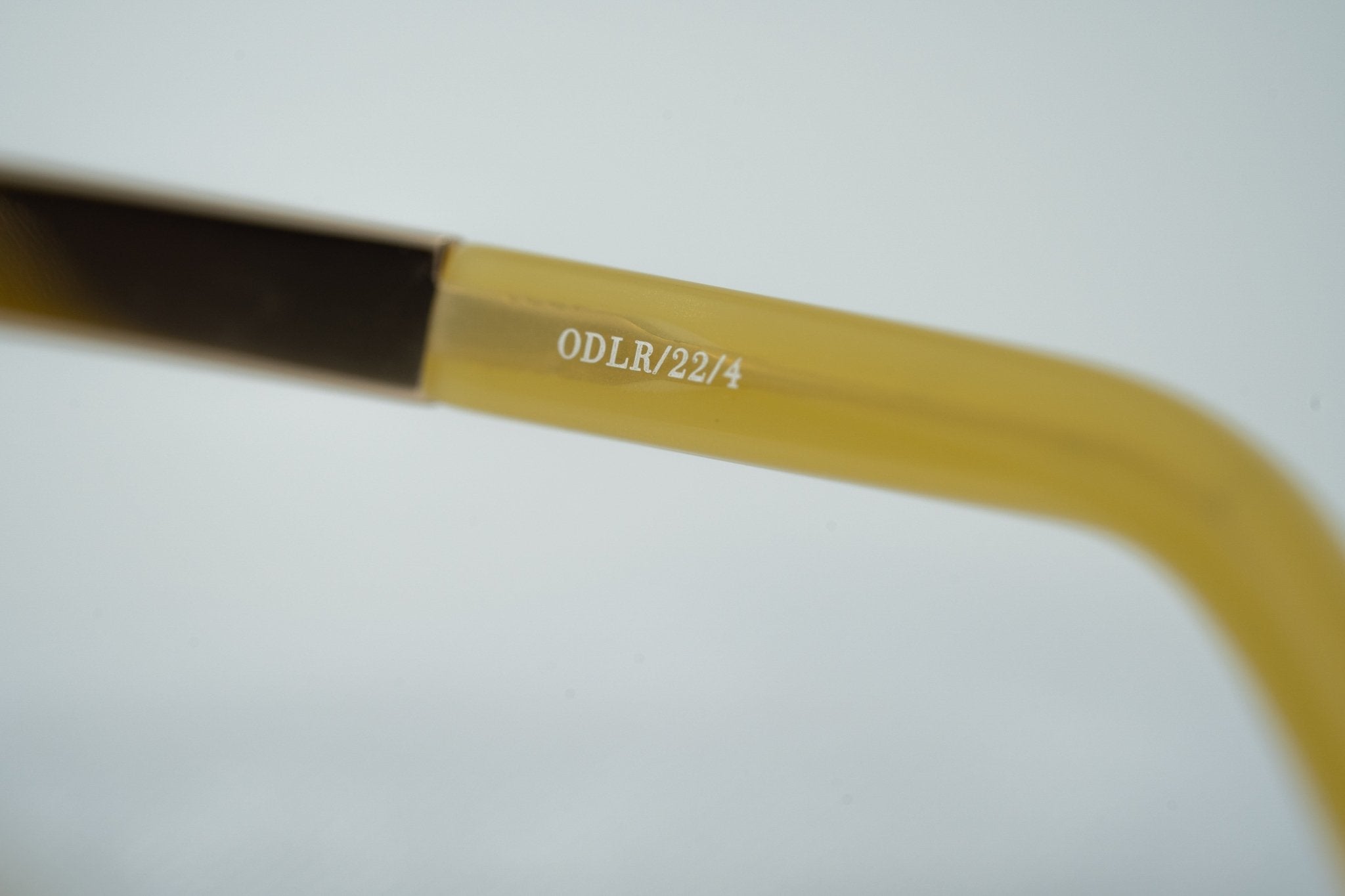 Oscar De La Renta Sunglasses Oversized Beige and Grey-GR8 Sunglasses