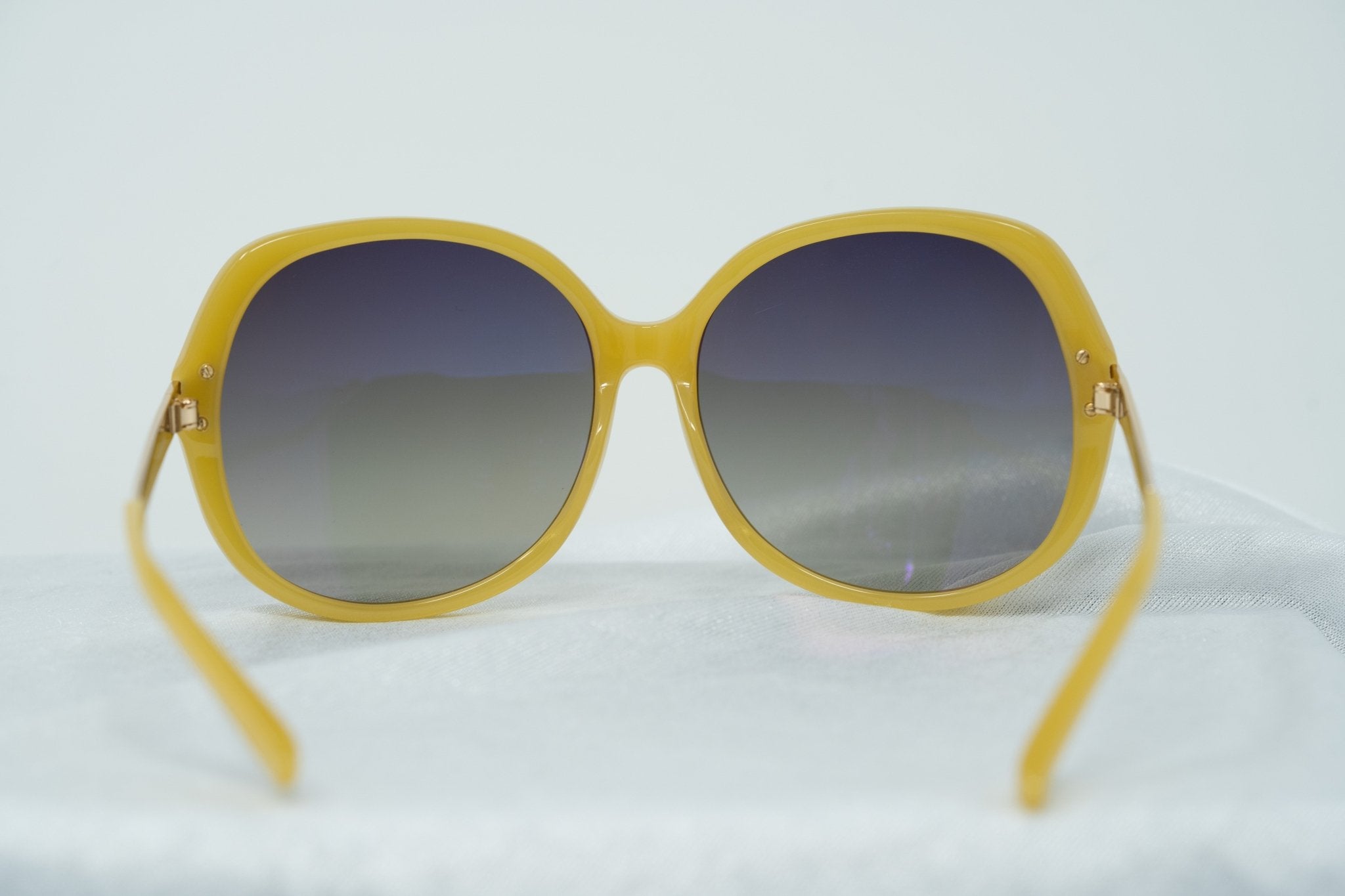 Oscar De La Renta Sunglasses Oversized Beige and Grey-GR8 Sunglasses