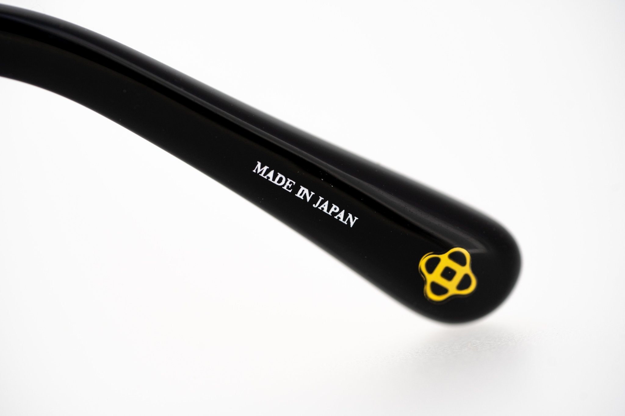 Oscar De La Renta Sunglasses Oversized Black and Grey-GR8 Sunglasses