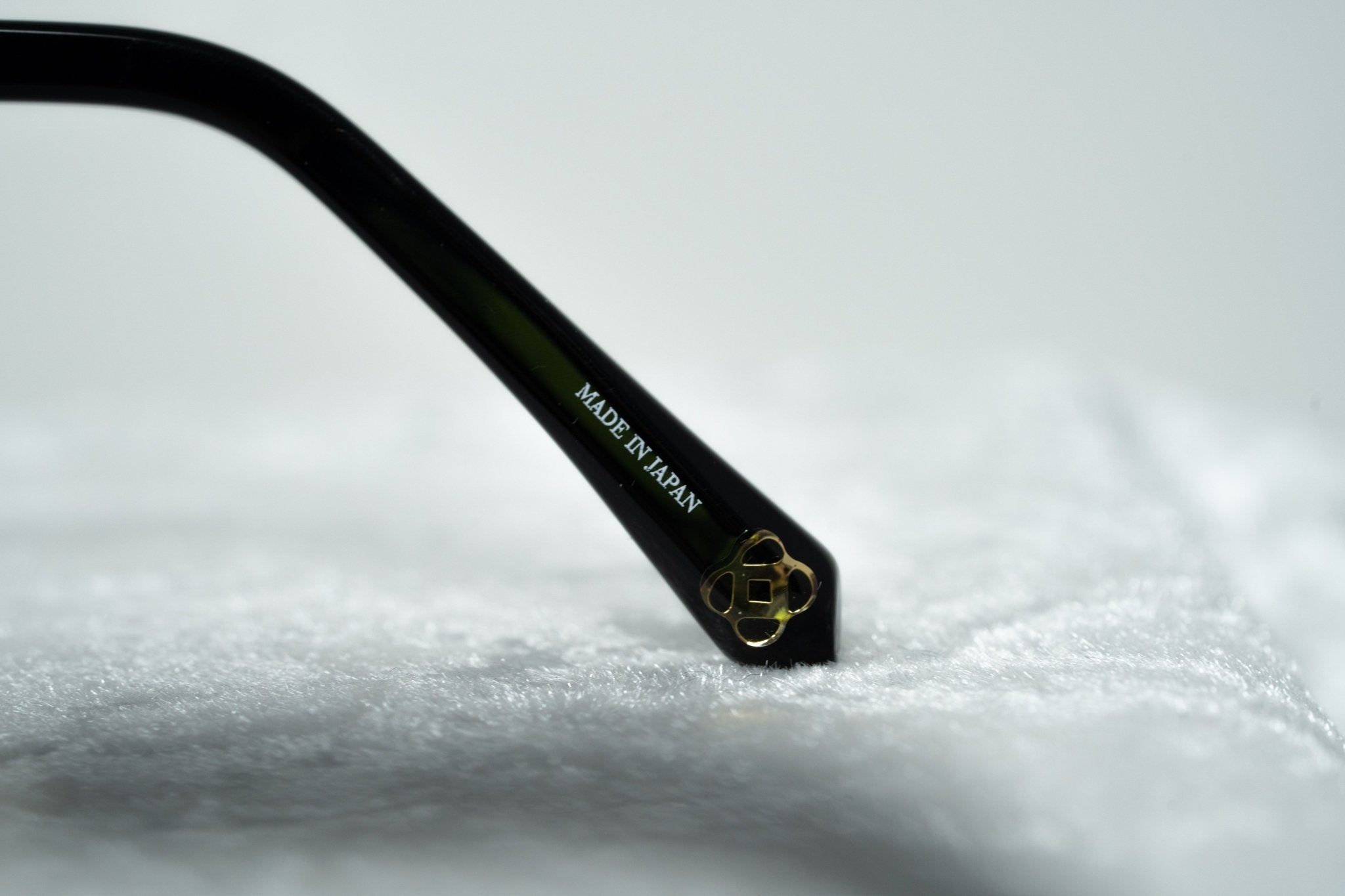 Oscar De La Renta Sunglasses Oversized Gold and Purple-GR8 Sunglasses