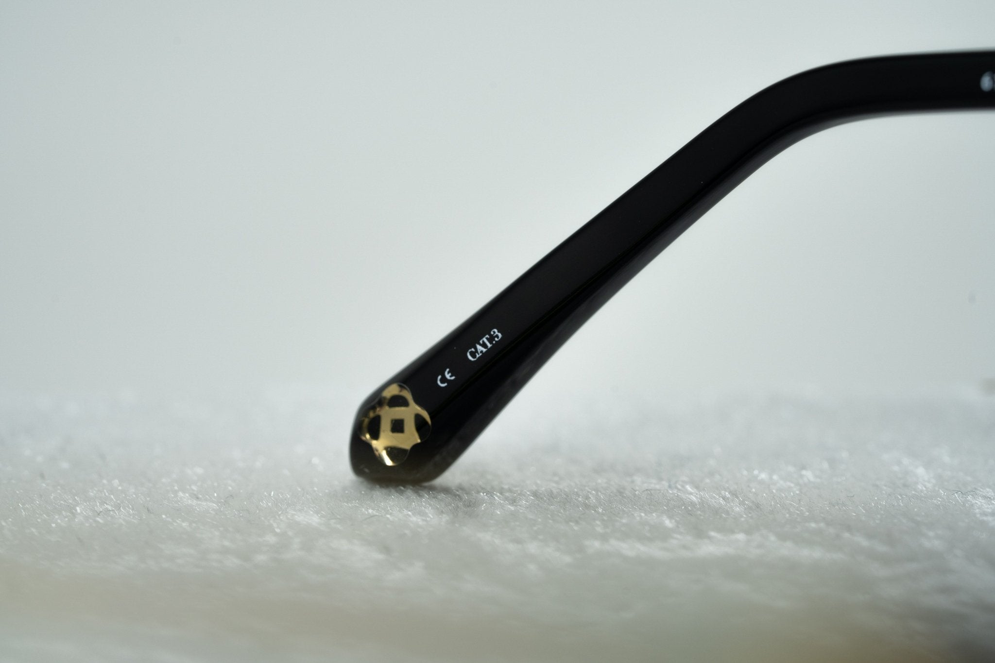 Oscar De La Renta Sunglasses Oversized Gold and Purple-GR8 Sunglasses