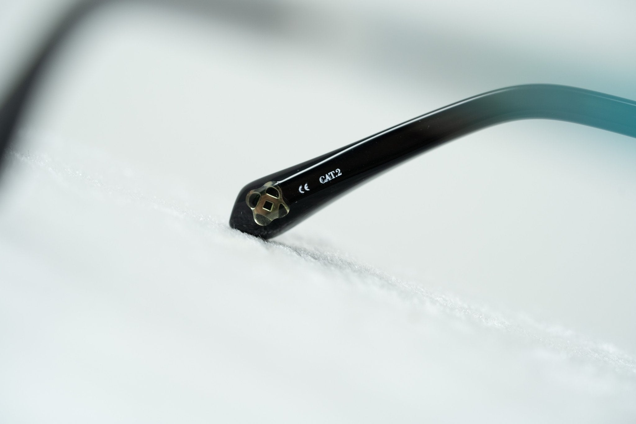 Oscar De La Renta Sunglasses Oversized Silver and Grey-GR8 Sunglasses