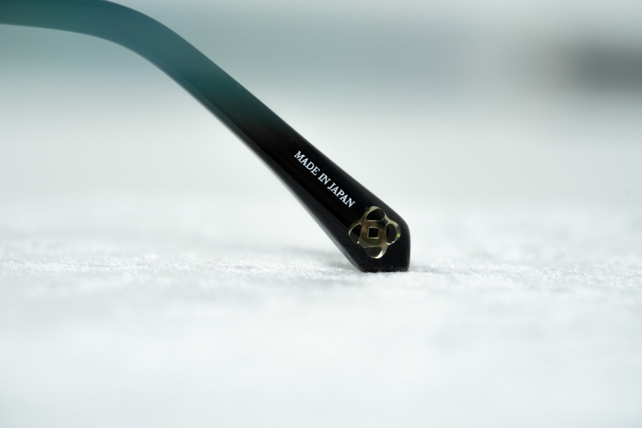 Oscar De La Renta Sunglasses Oversized Silver and Grey-GR8 Sunglasses