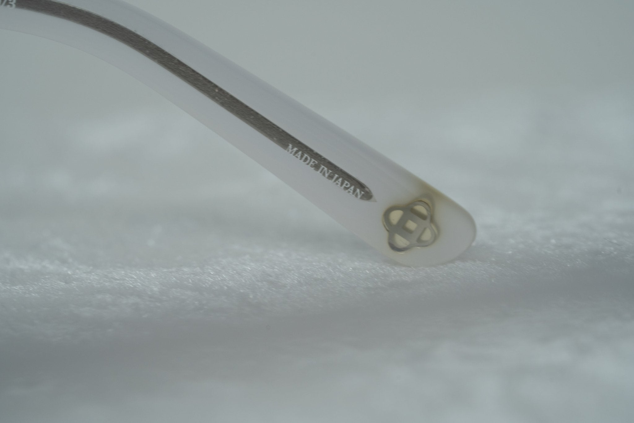 Oscar De La Renta Sunglasses Oversized Silver Light Oyster and Grey-GR8 Sunglasses