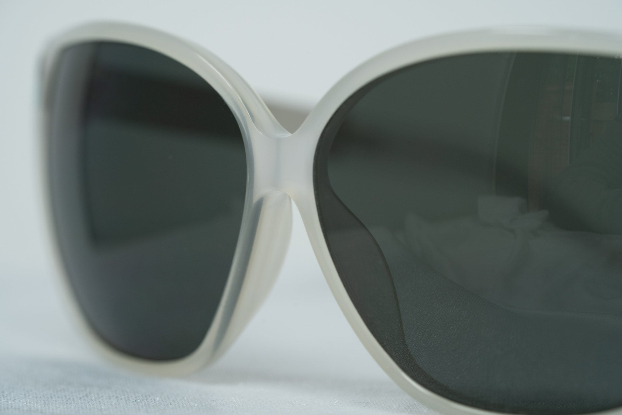 Oscar De La Renta Sunglasses Oversized White and Green-GR8 Sunglasses