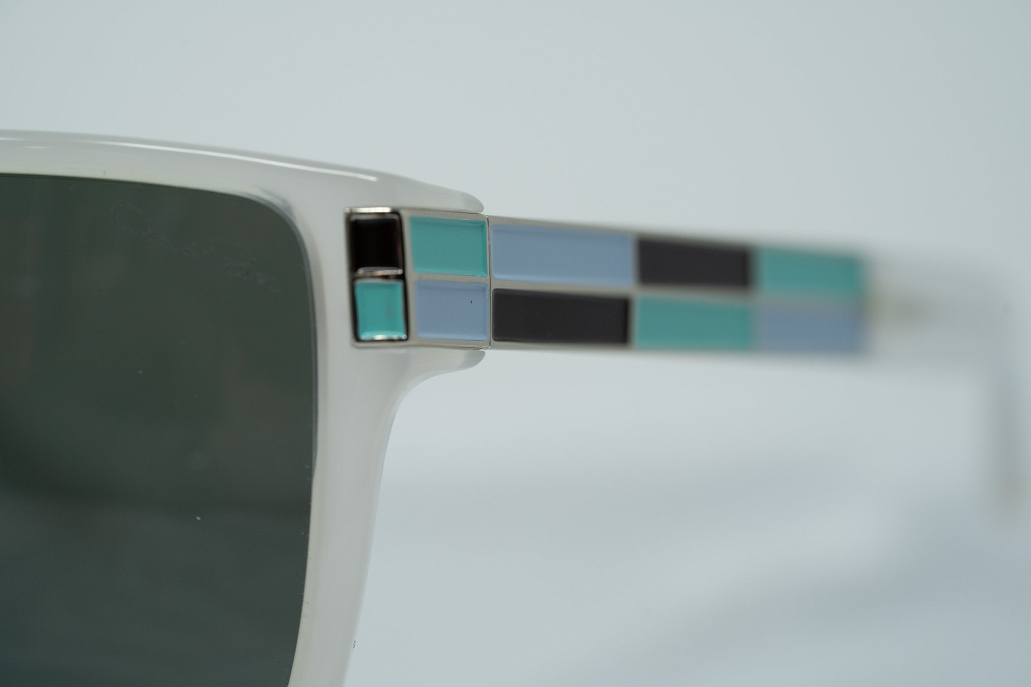 Oscar De La Renta Sunglasses Oversized White and Green-GR8 Sunglasses