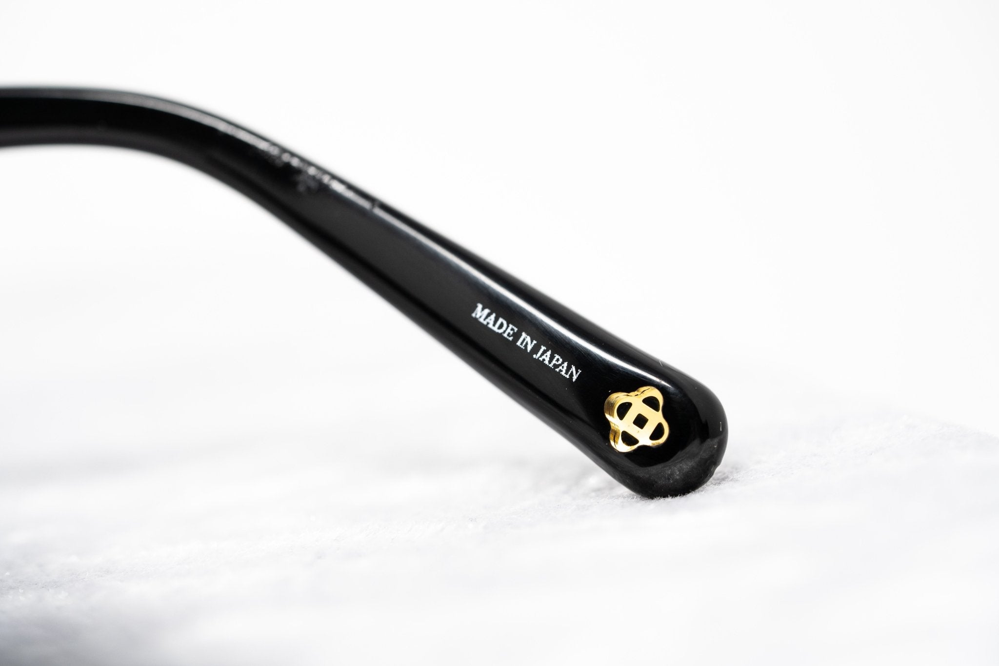 Oscar De La Renta Sunglasses Oversized Black and Grey Graduated-GR8 Sunglasses