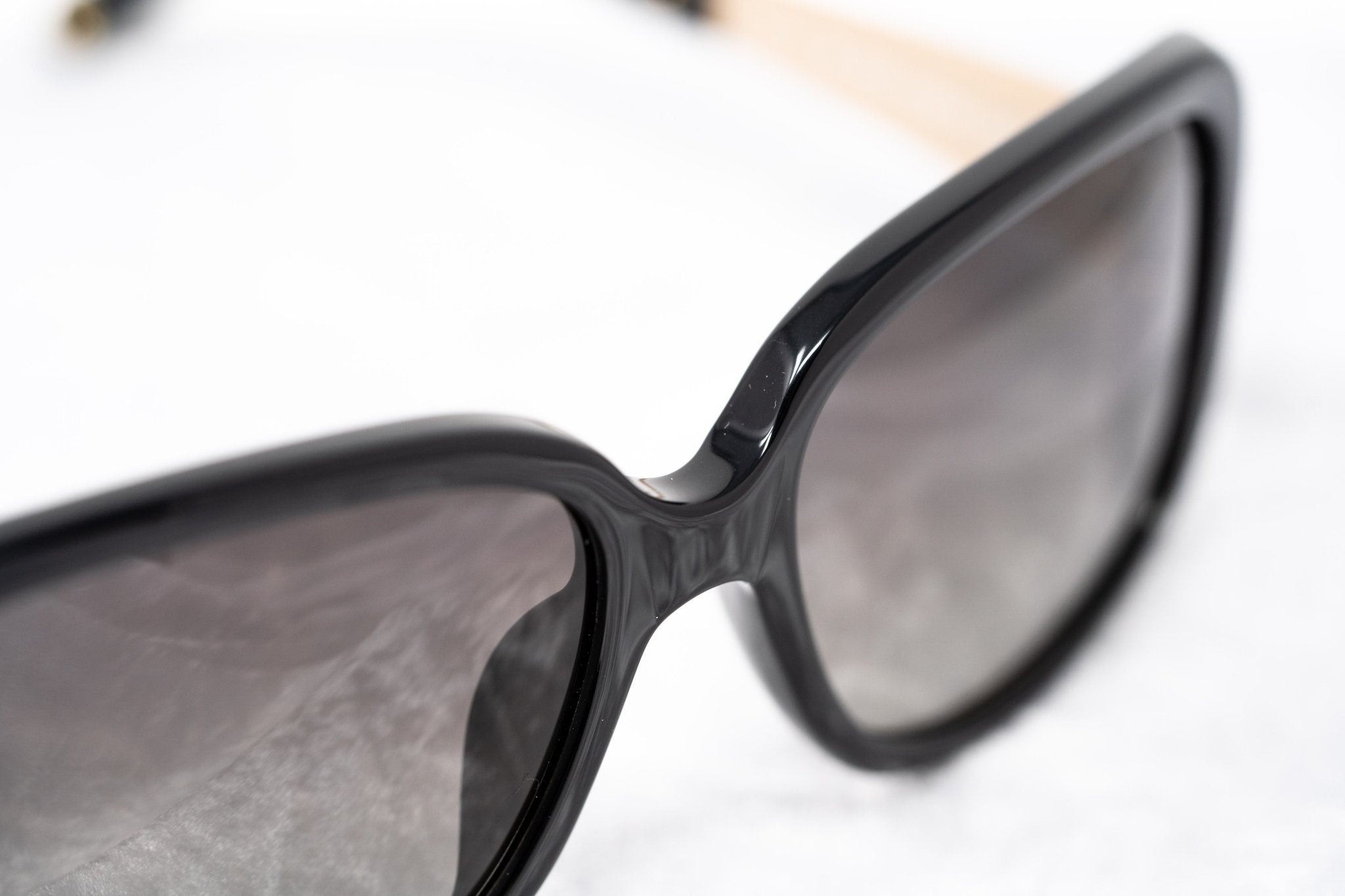 Oscar De La Renta Sunglasses Oversized Black and Grey Graduated-GR8 Sunglasses