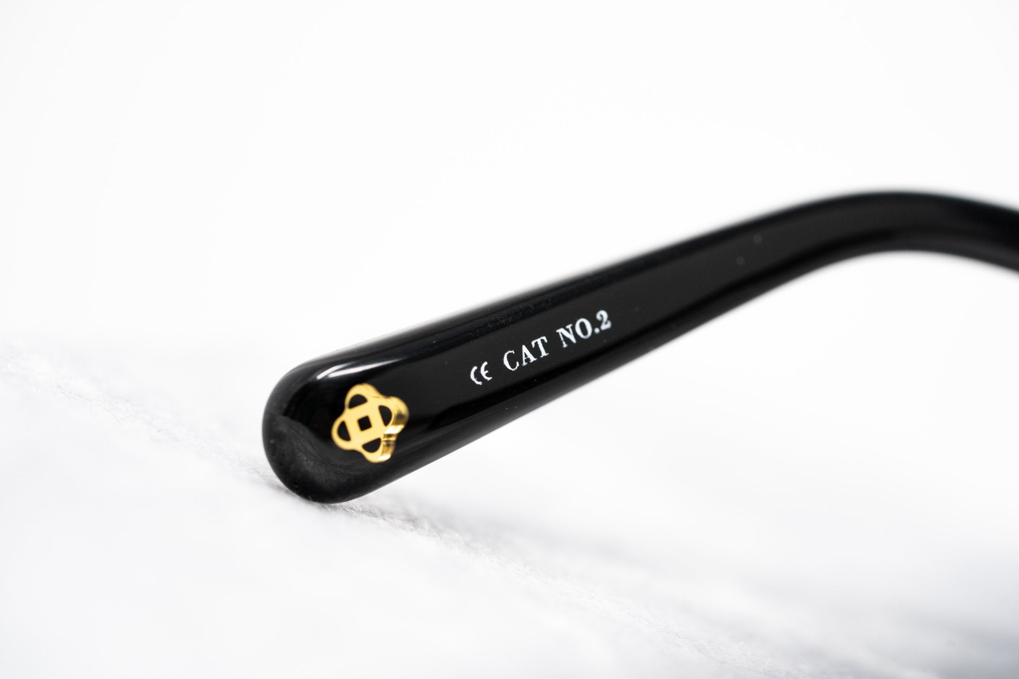 Oscar De La Renta Sunglasses Oversized Black and Grey Graduated-GR8 Sunglasses