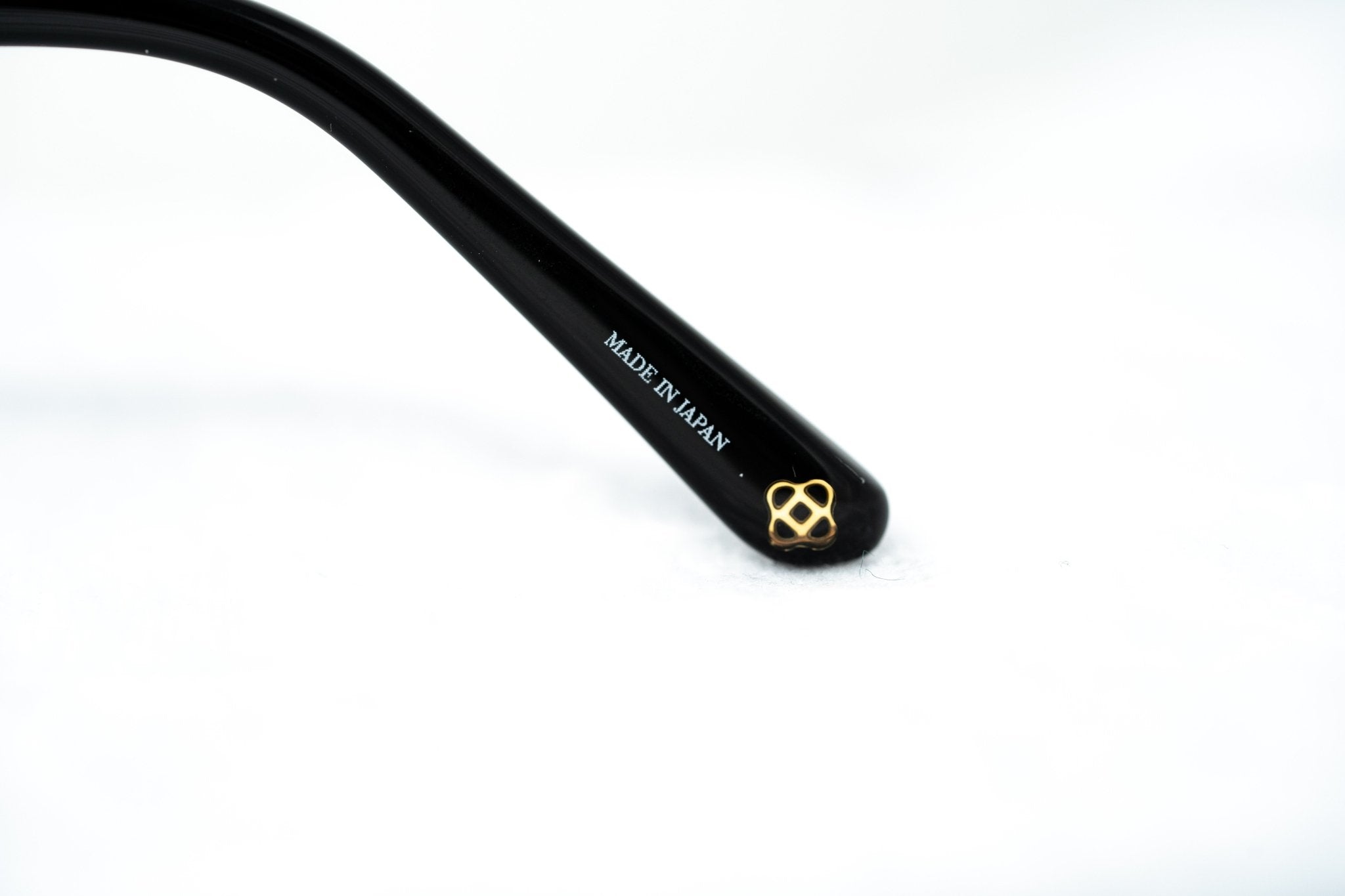 Oscar De La Renta Sunglasses Oversized Gold and Grey-GR8 Sunglasses