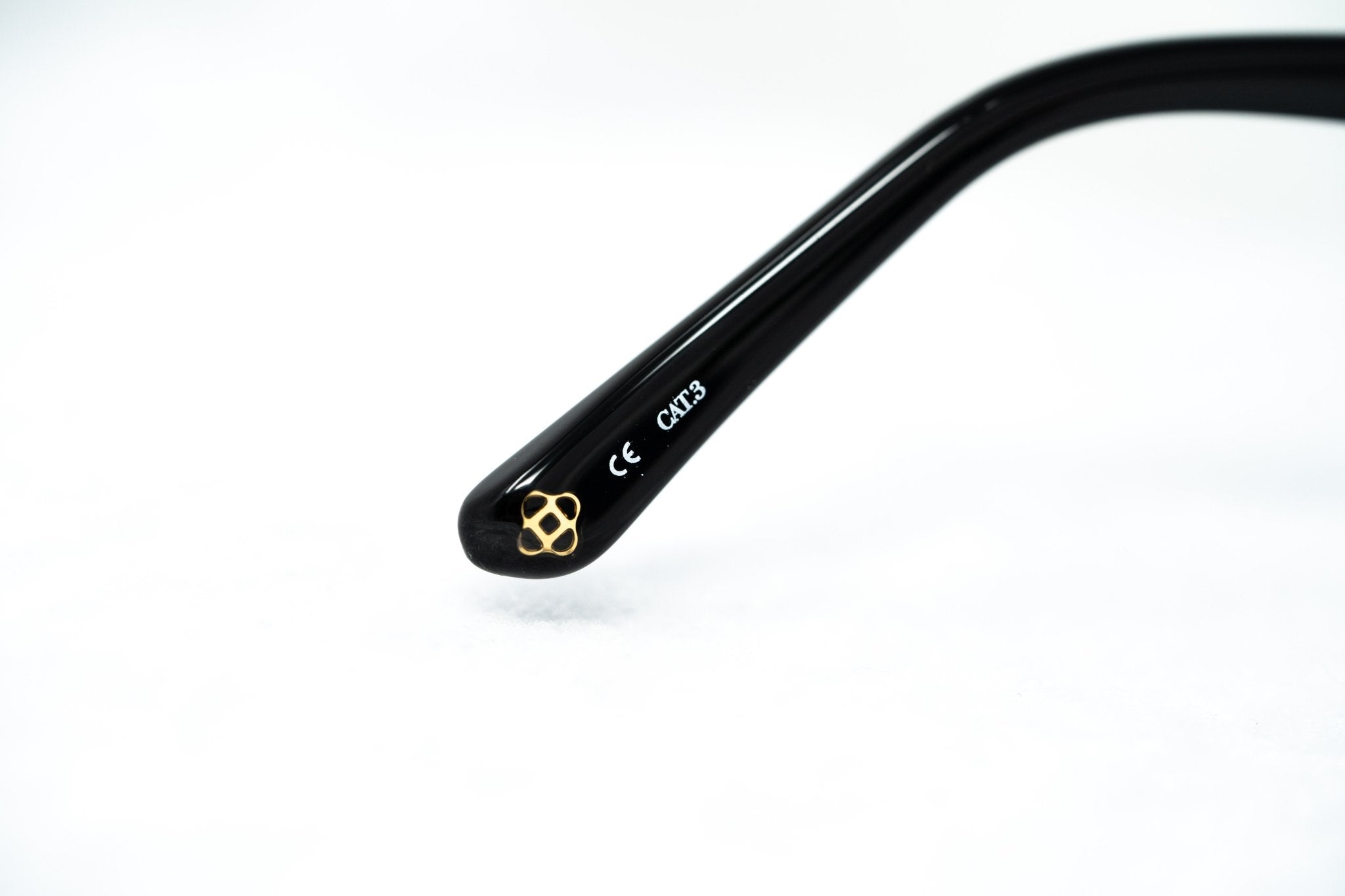 Oscar De La Renta Sunglasses Oversized Gold and Grey-GR8 Sunglasses