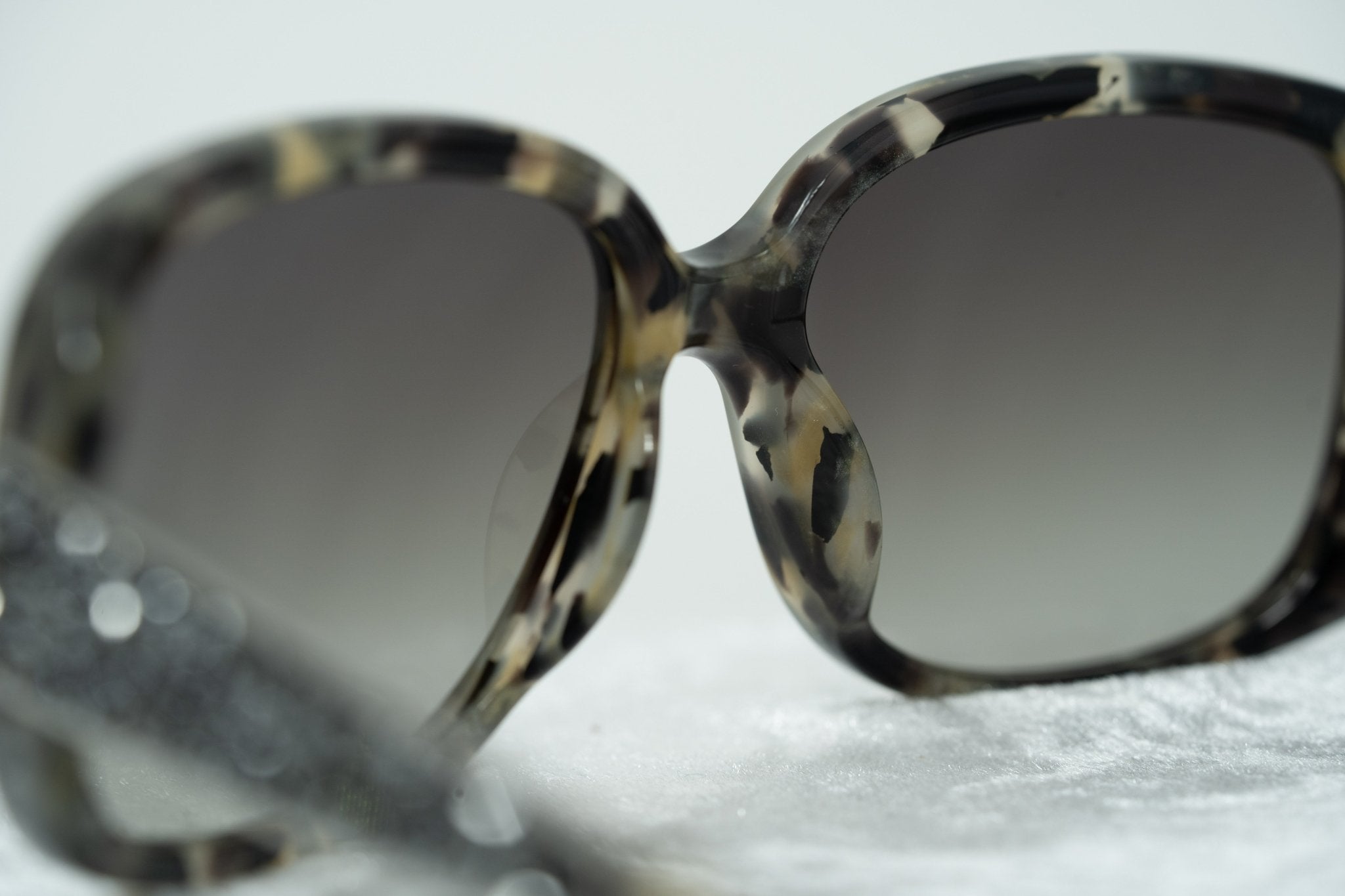 Oscar De La Renta Sunglasses Oversized Tortoiseshell and Grey-GR8 Sunglasses