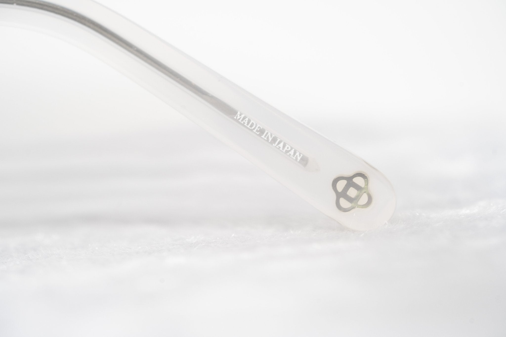 Oscar De La Renta Sunglasses Round Ivory and Grey-GR8 Sunglasses