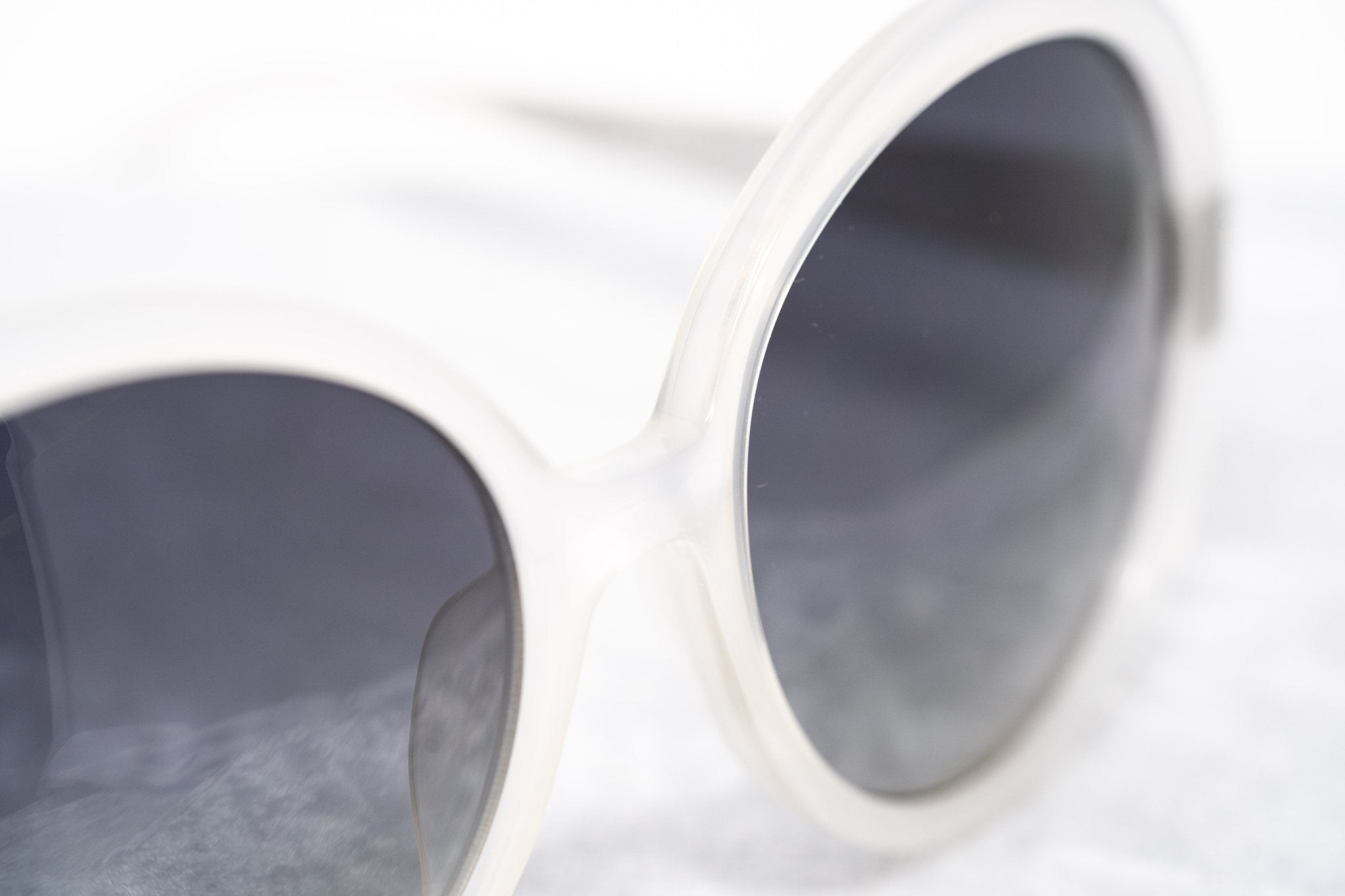 Oscar De La Renta Sunglasses Round Ivory and Grey-GR8 Sunglasses