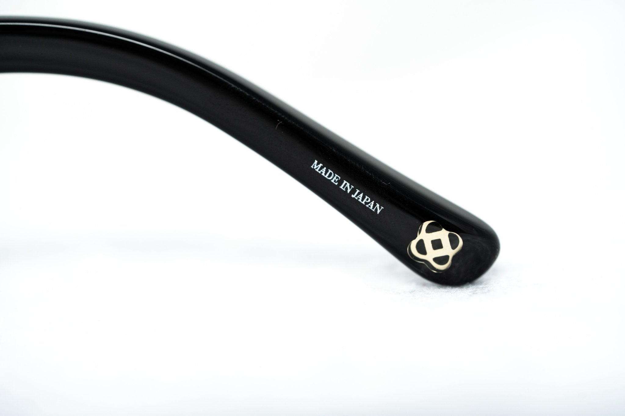 Oscar De La Renta Sunglasses Silver and Grey-GR8 Sunglasses