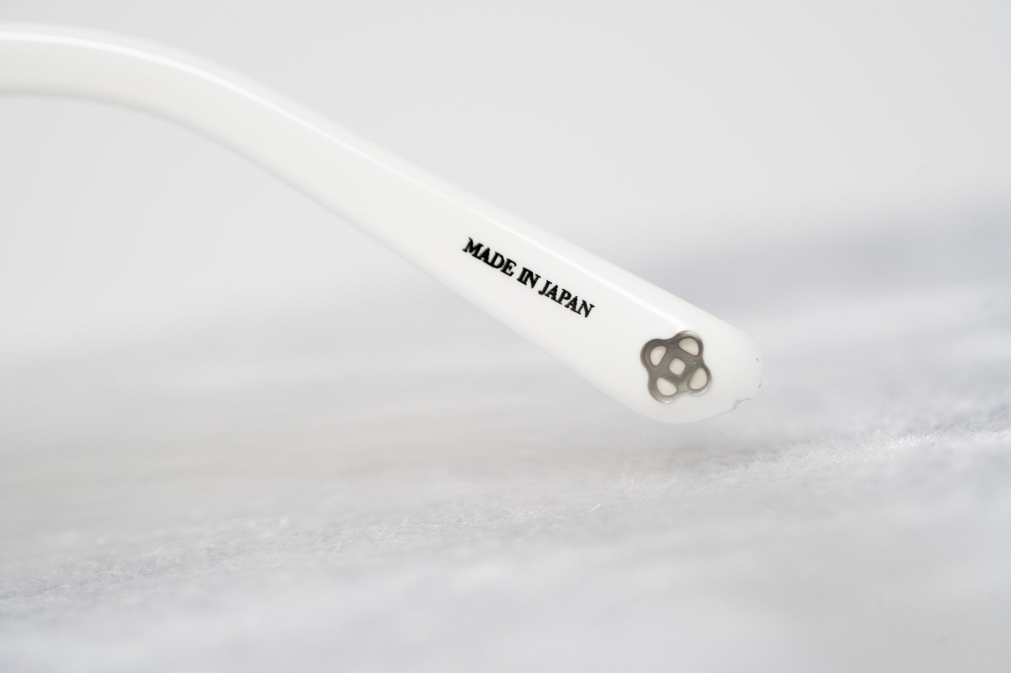 Oscar De La Renta Sunglasses Oversized Silver and Dark Grey-GR8 Sunglasses