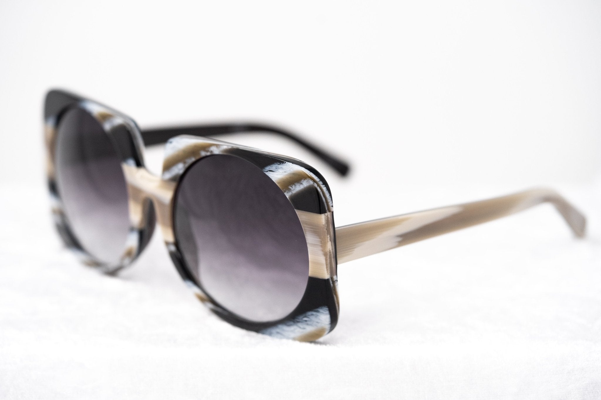 Prabal Gurung Sunglasses Female Square Cream Taupe Horn Category 3 Lenses Grey Graduated PG20C2SUN - Watches & Crystals