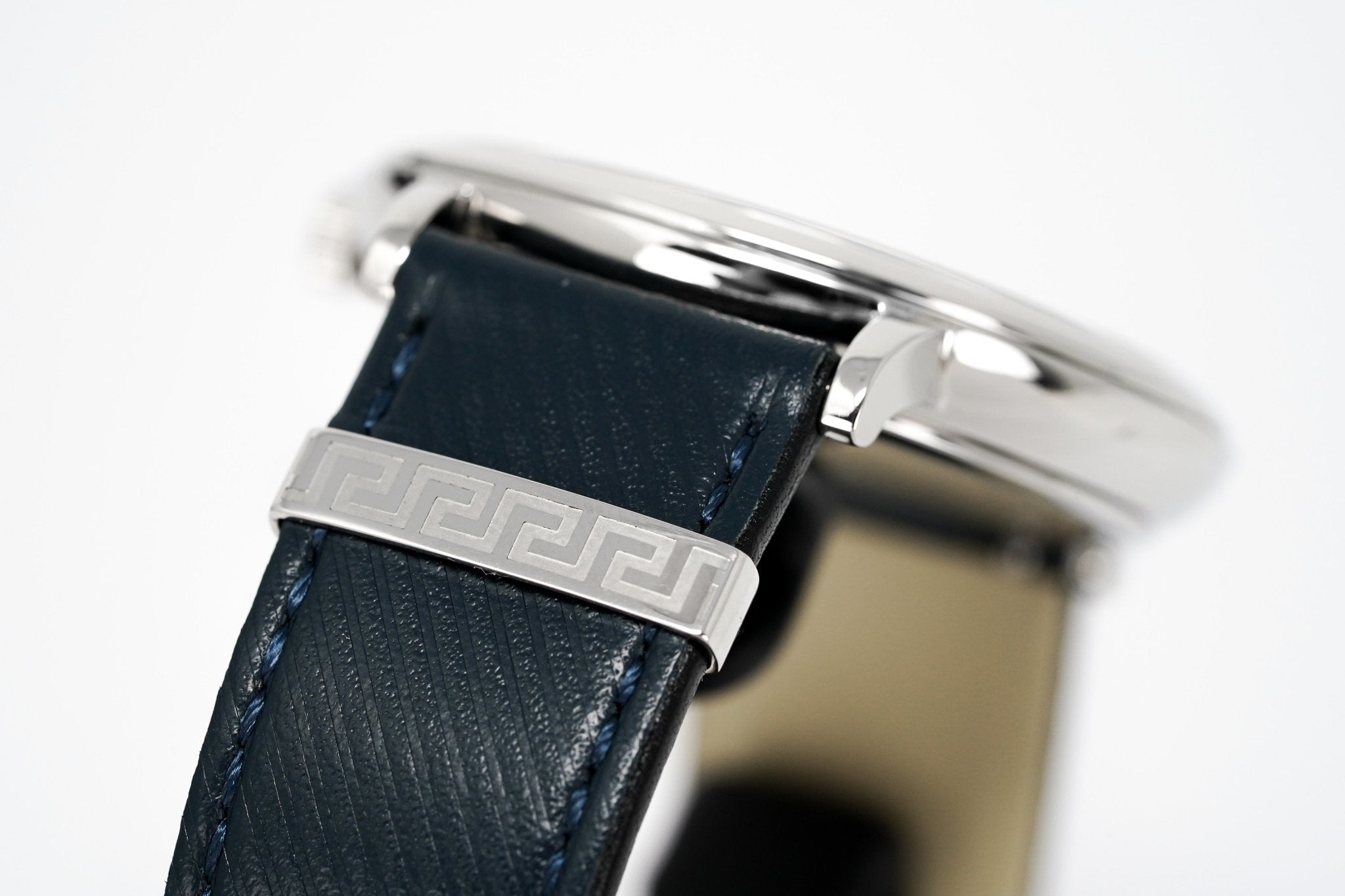 Versace Men's Watch V-Circle Small Seconds Blue VBQ010017-GR8 Sunglasses